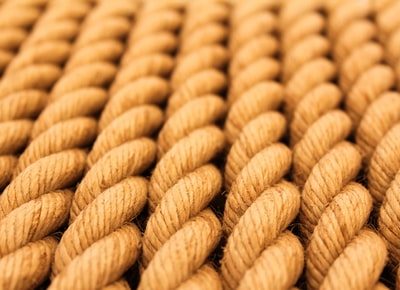 The brown rope close-up photography
